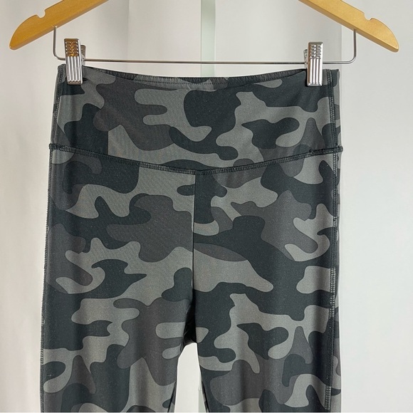 Athletic Collection Size Small Camo High Waist Criss Cross Ankle Leggings Yoga - Picture 8 of 8